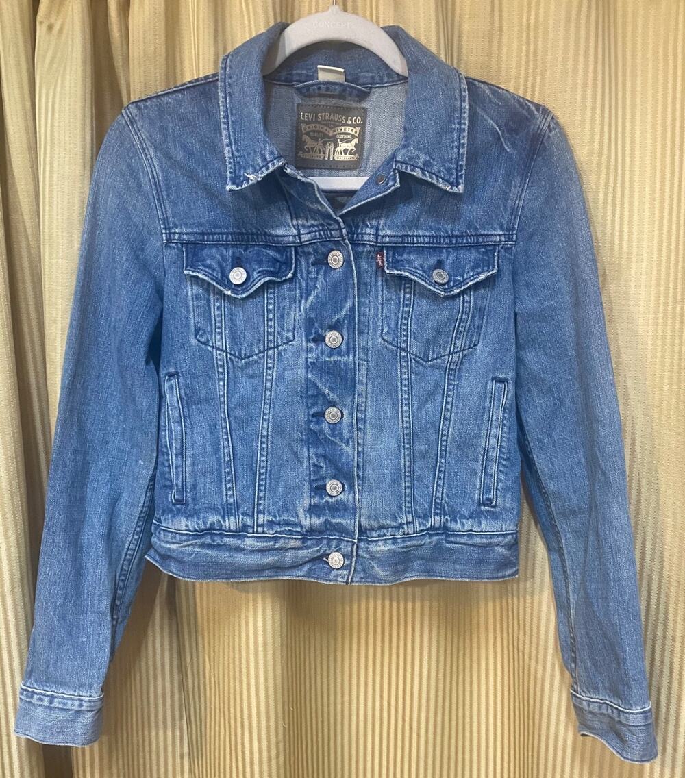 Levi’s Trucker Jean Jacket Size S Women's PC9-70270-0038 with Silver Label/Tag